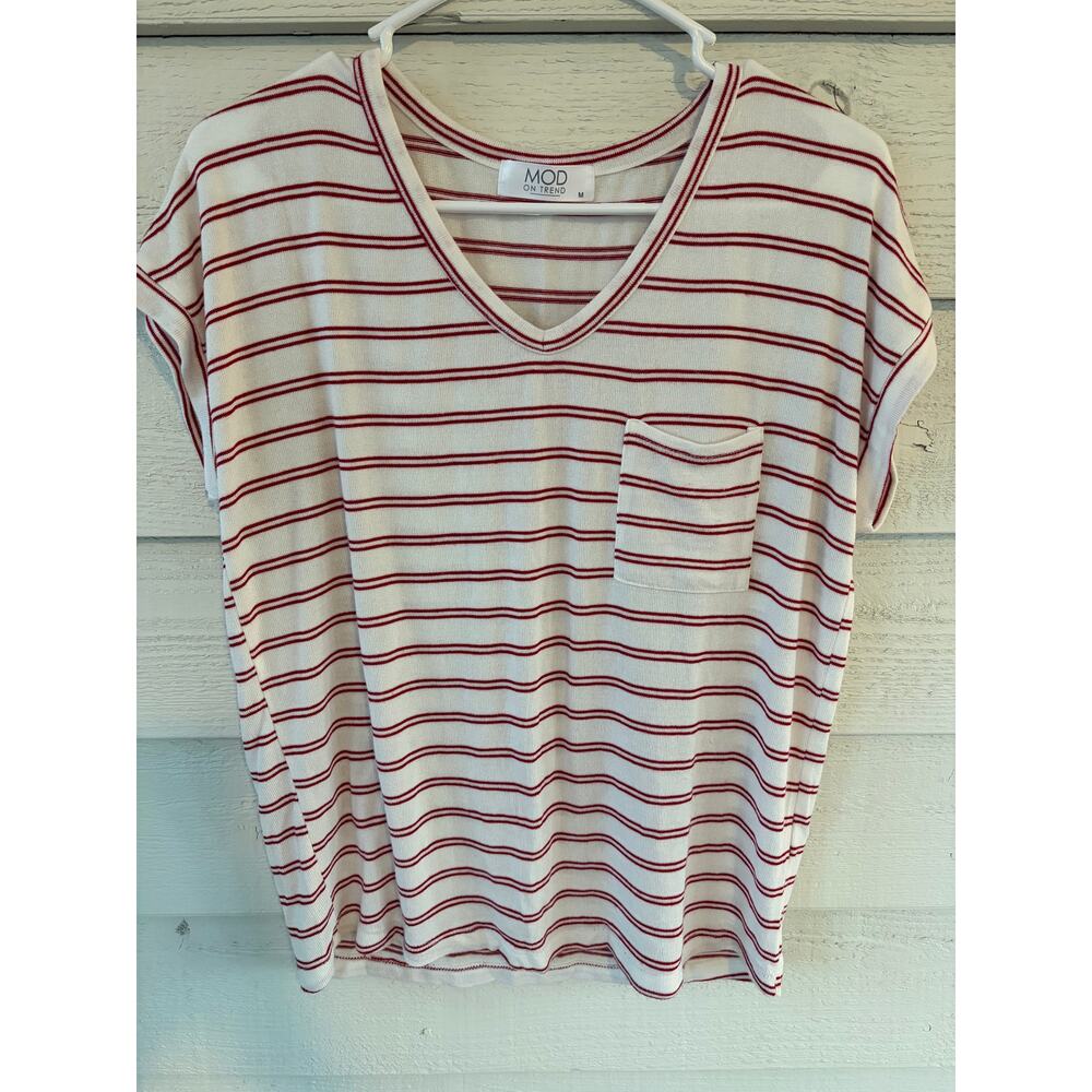 MOD On Trend Red & White Terry Cloth Striped V-Neck Pocket Tee Size Medium - Picture 2 of 6